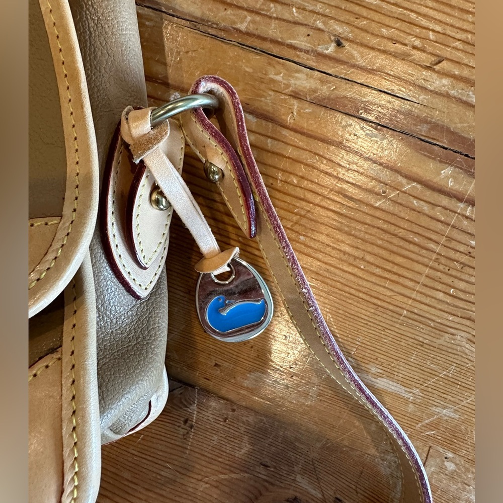 Dooney and Bourke leather cross body bag - Picture 5 of 6